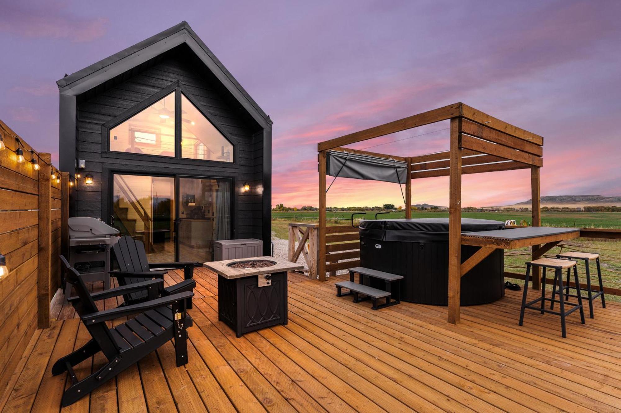 Modern Tiny Cabin, With Hot Tub In Choteau Mt 外观 照片